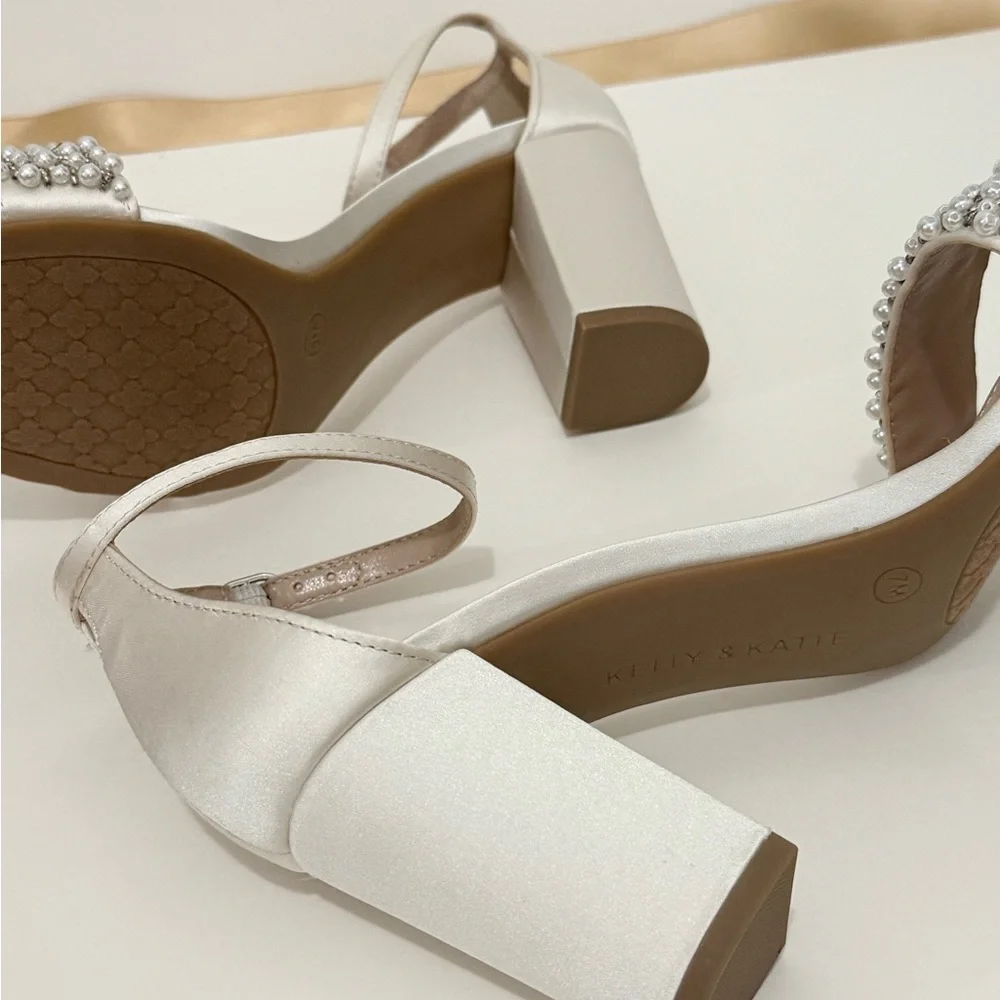 Kelly and Katie — Hildie Sandal - Picture 6 of 9
